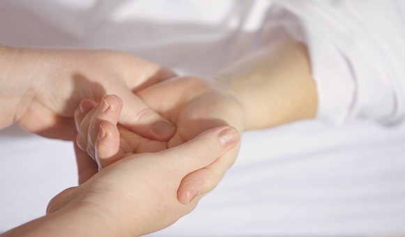 hands 1 Réflexologie palmaire.